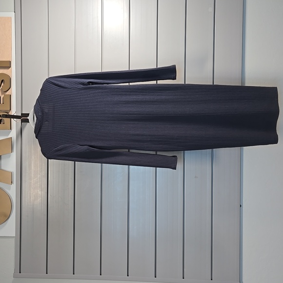 Madewell Button-Front Midi Shirtdress - Picture 4 of 9